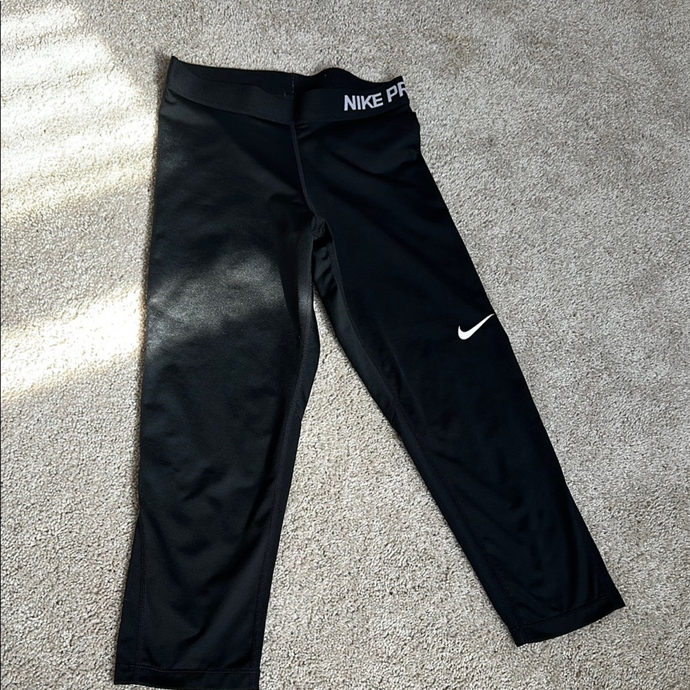 Nike dri-fit women’s cropped Black Leggings